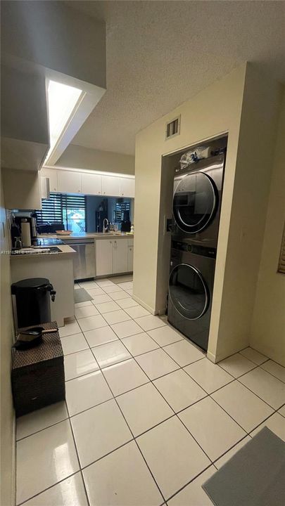 For Sale: $205,000 (2 beds, 2 baths, 834 Square Feet)