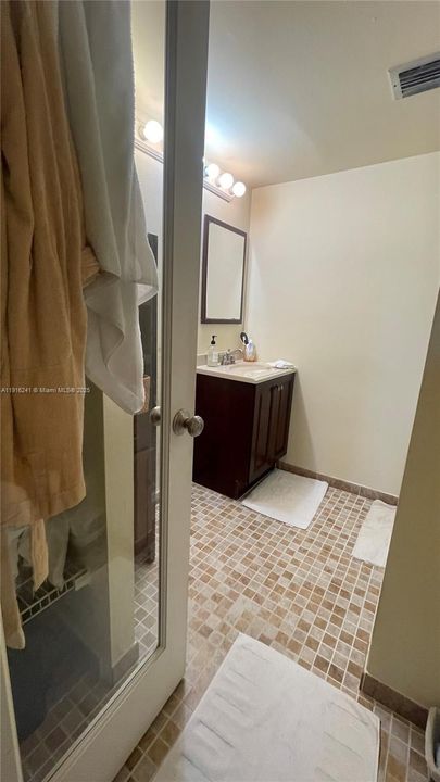 For Sale: $205,000 (2 beds, 2 baths, 834 Square Feet)