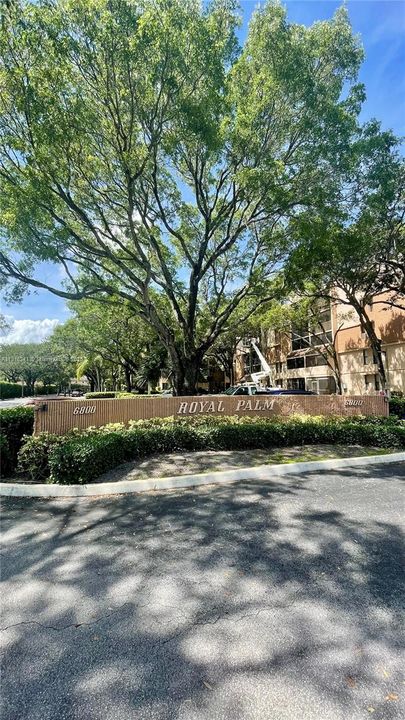 For Sale: $205,000 (2 beds, 2 baths, 834 Square Feet)