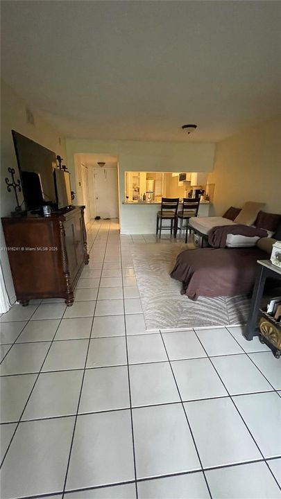 For Sale: $205,000 (2 beds, 2 baths, 834 Square Feet)