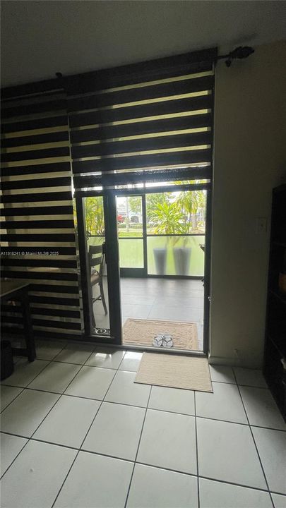 For Sale: $205,000 (2 beds, 2 baths, 834 Square Feet)