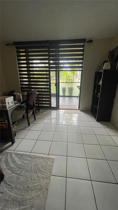 For Sale: $205,000 (2 beds, 2 baths, 834 Square Feet)