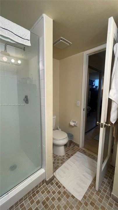 For Sale: $205,000 (2 beds, 2 baths, 834 Square Feet)