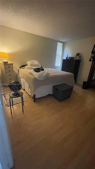 For Sale: $205,000 (2 beds, 2 baths, 834 Square Feet)