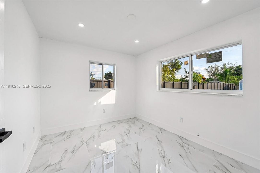 For Sale: $540,000 (3 beds, 2 baths, 1012 Square Feet)