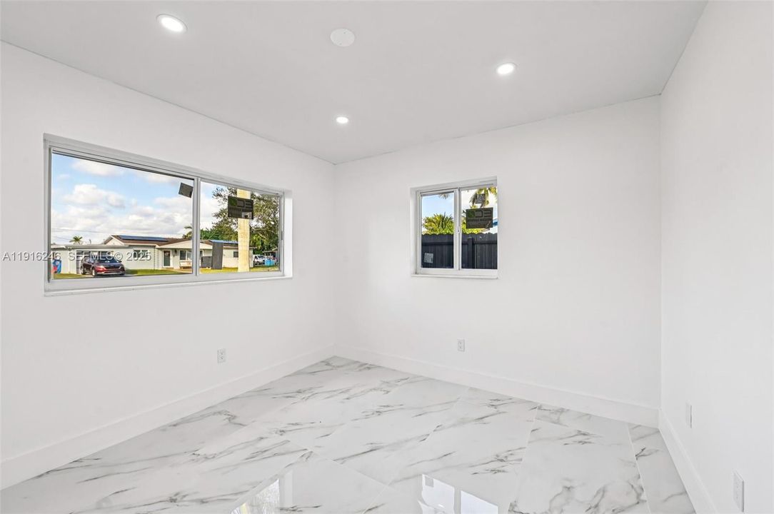 For Sale: $540,000 (3 beds, 2 baths, 1012 Square Feet)