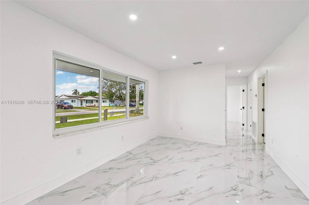 For Sale: $540,000 (3 beds, 2 baths, 1012 Square Feet)