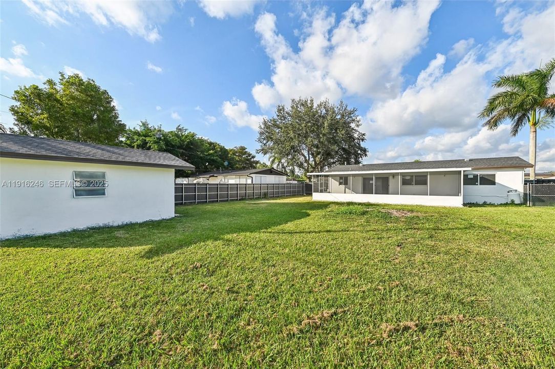 For Sale: $540,000 (3 beds, 2 baths, 1012 Square Feet)