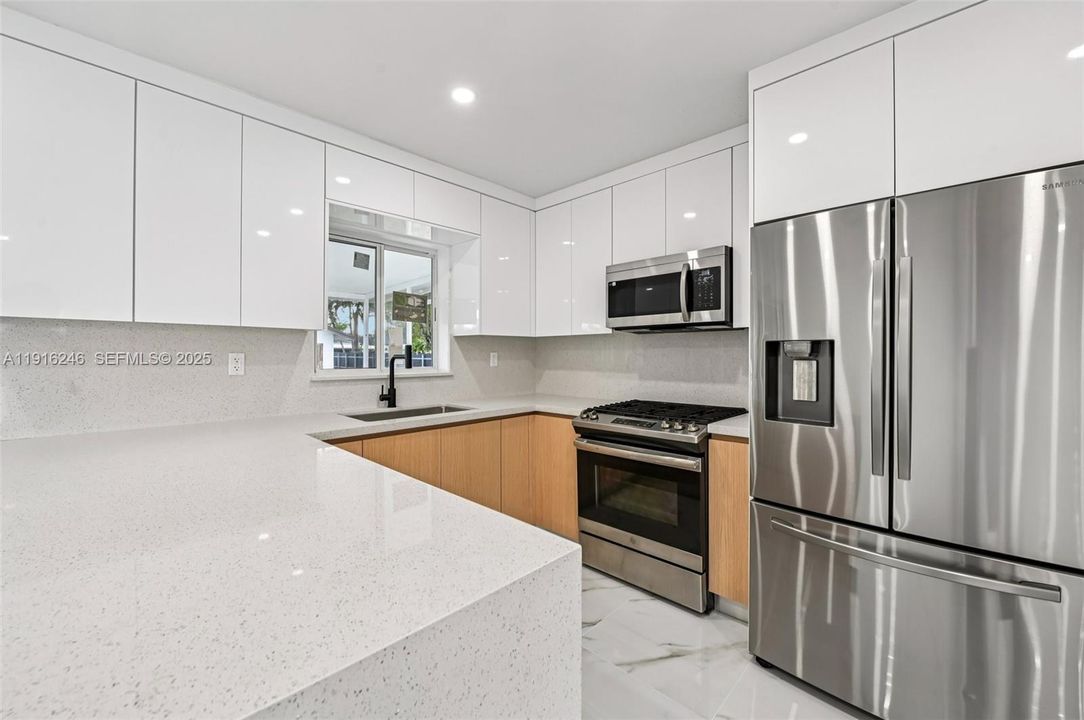 For Sale: $540,000 (3 beds, 2 baths, 1012 Square Feet)