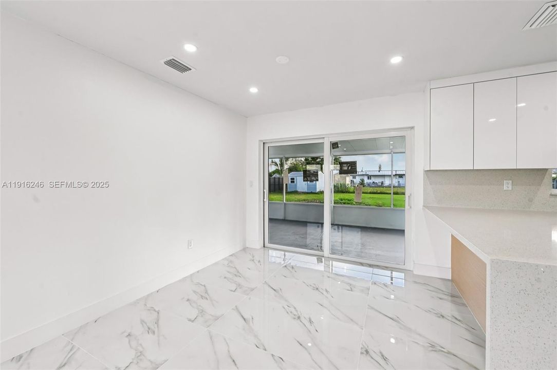 For Sale: $540,000 (3 beds, 2 baths, 1012 Square Feet)