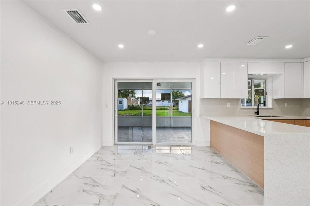 For Sale: $540,000 (3 beds, 2 baths, 1012 Square Feet)