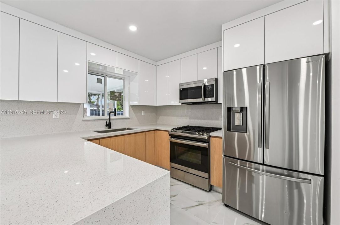 For Sale: $540,000 (3 beds, 2 baths, 1012 Square Feet)