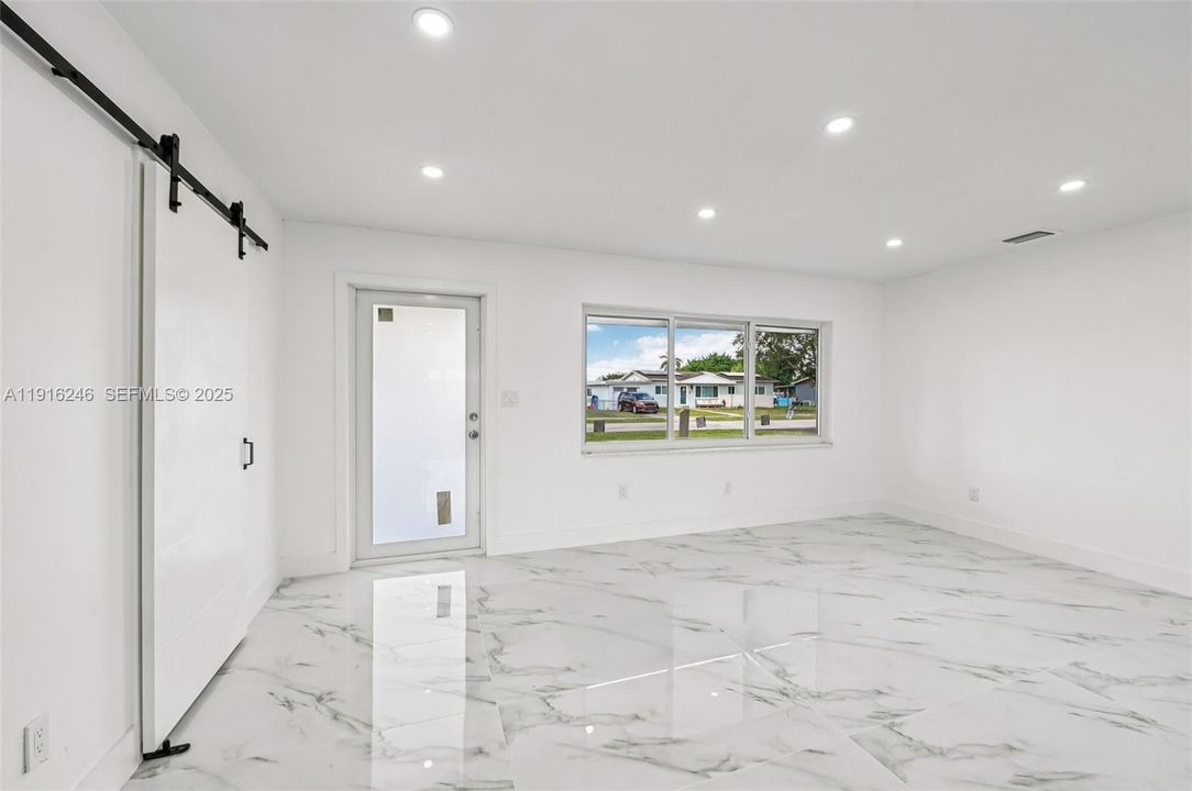 For Sale: $540,000 (3 beds, 2 baths, 1012 Square Feet)