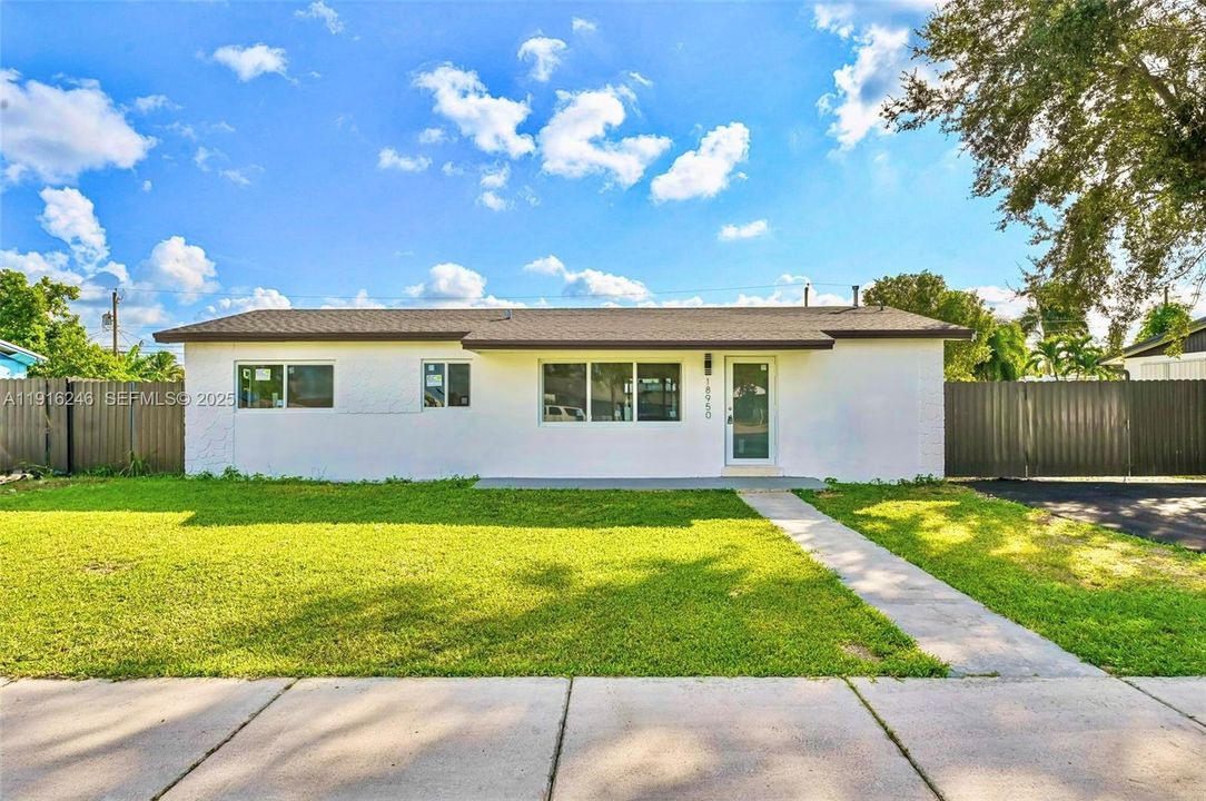 For Sale: $540,000 (3 beds, 2 baths, 1012 Square Feet)