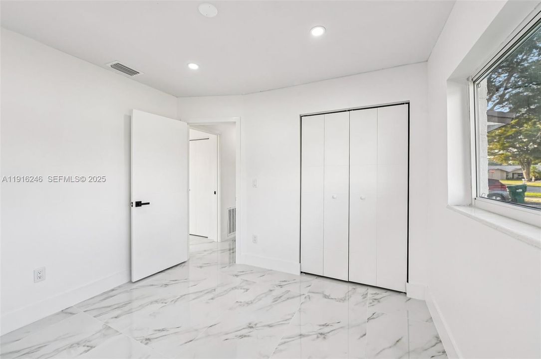 For Sale: $540,000 (3 beds, 2 baths, 1012 Square Feet)