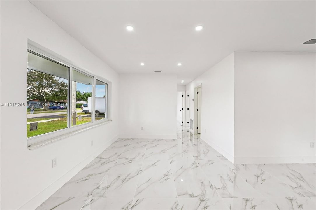 For Sale: $540,000 (3 beds, 2 baths, 1012 Square Feet)