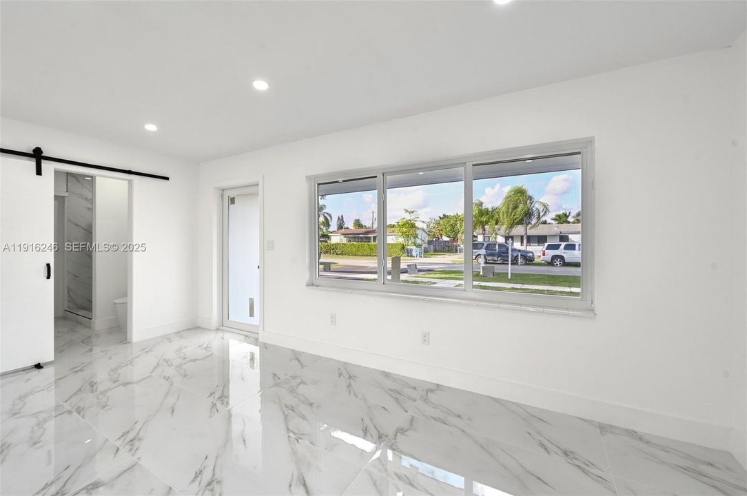 For Sale: $540,000 (3 beds, 2 baths, 1012 Square Feet)