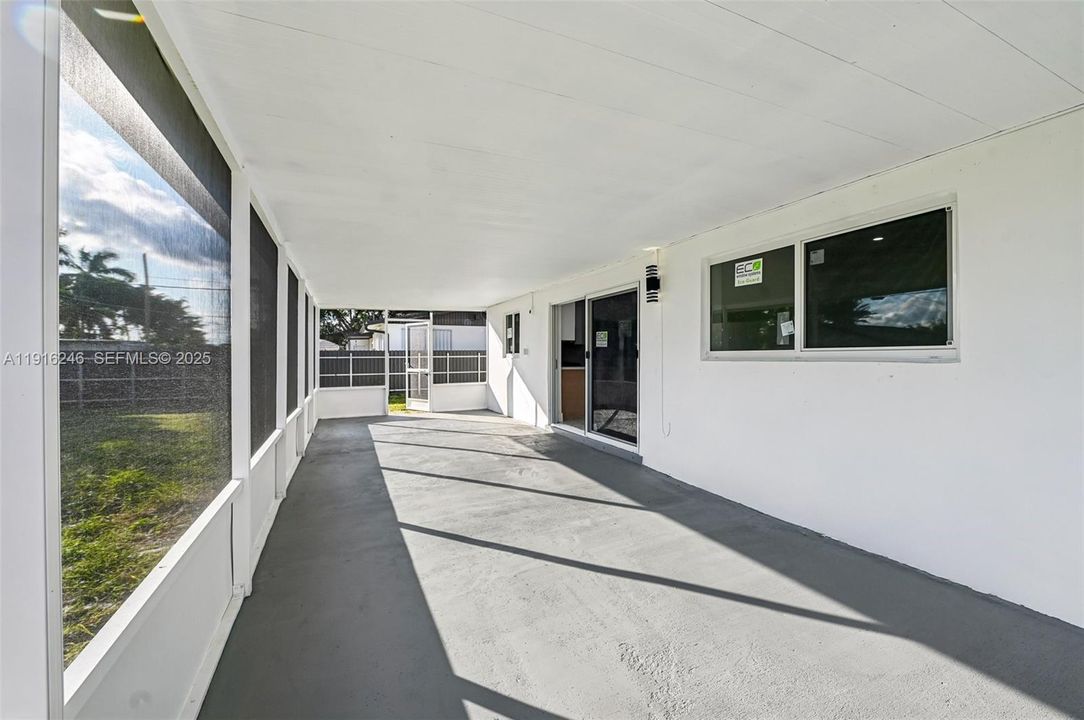 For Sale: $540,000 (3 beds, 2 baths, 1012 Square Feet)