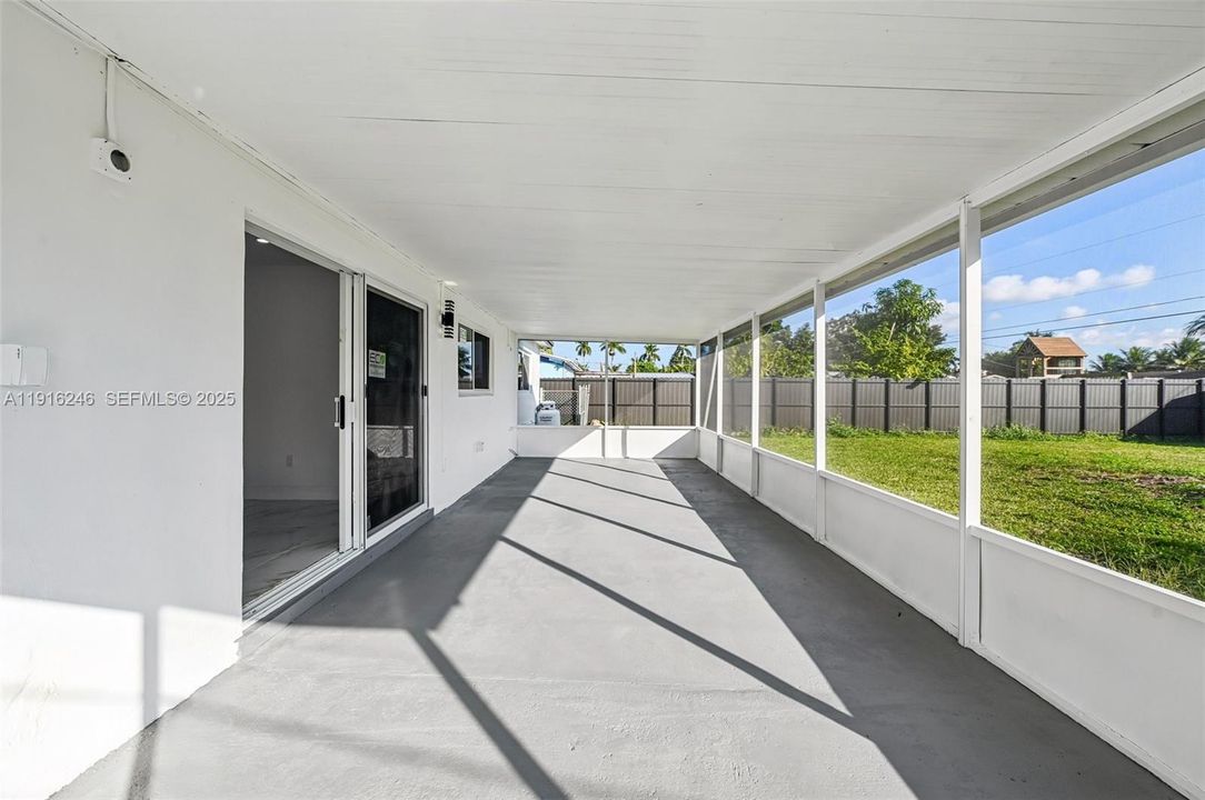 For Sale: $540,000 (3 beds, 2 baths, 1012 Square Feet)