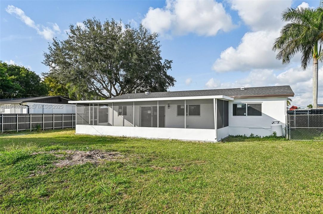 For Sale: $540,000 (3 beds, 2 baths, 1012 Square Feet)