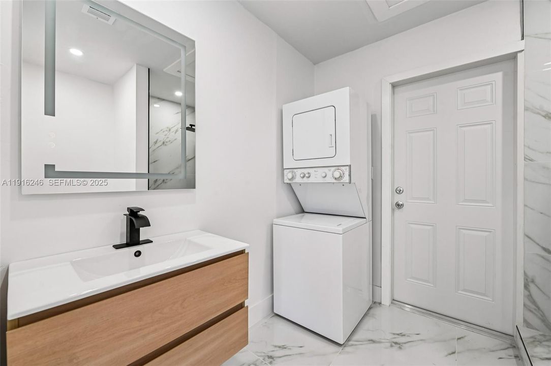 For Sale: $540,000 (3 beds, 2 baths, 1012 Square Feet)