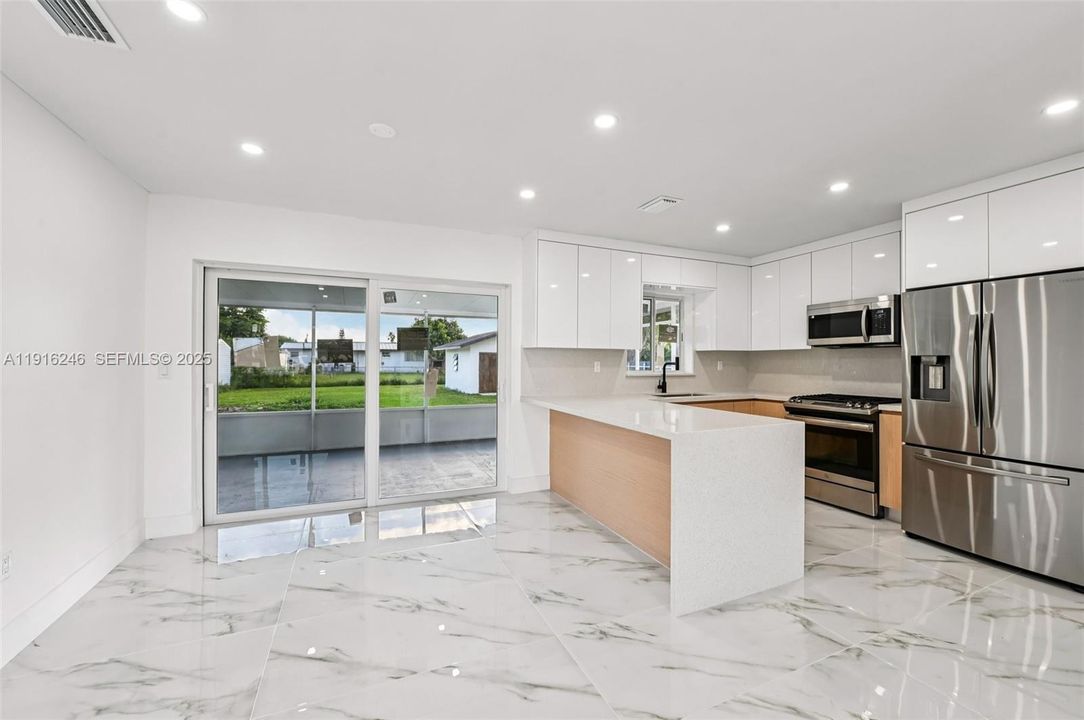 For Sale: $540,000 (3 beds, 2 baths, 1012 Square Feet)