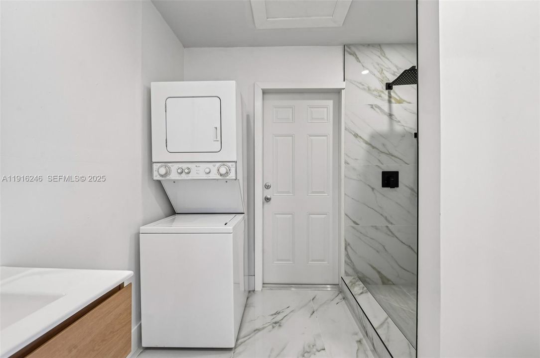 For Sale: $540,000 (3 beds, 2 baths, 1012 Square Feet)