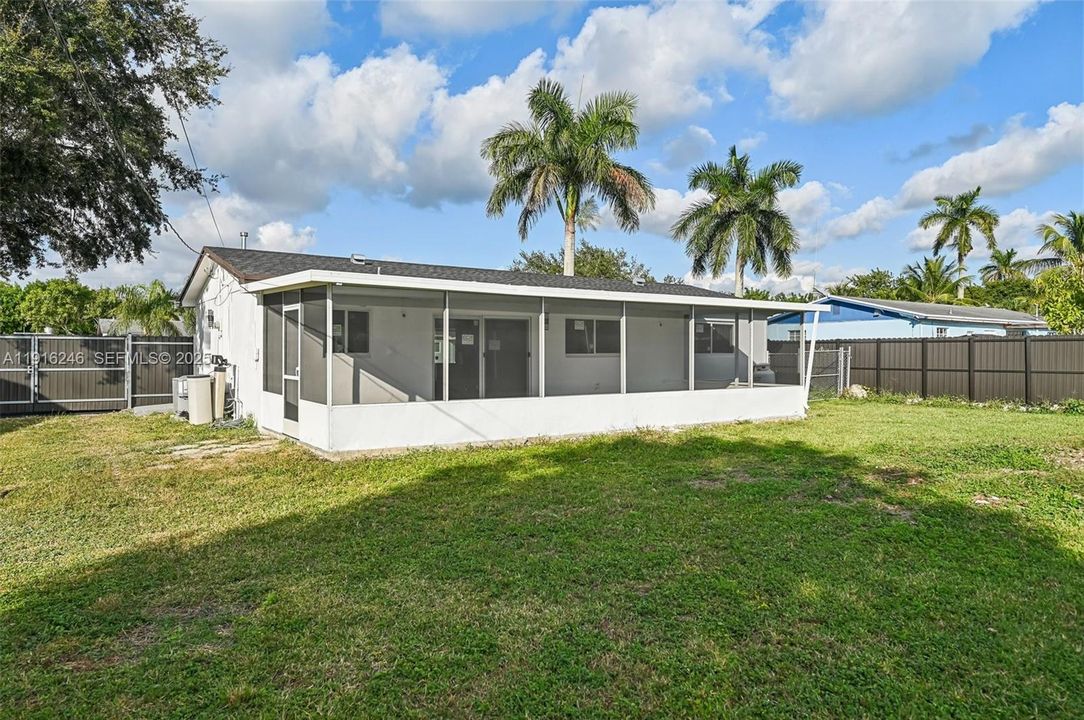 For Sale: $540,000 (3 beds, 2 baths, 1012 Square Feet)