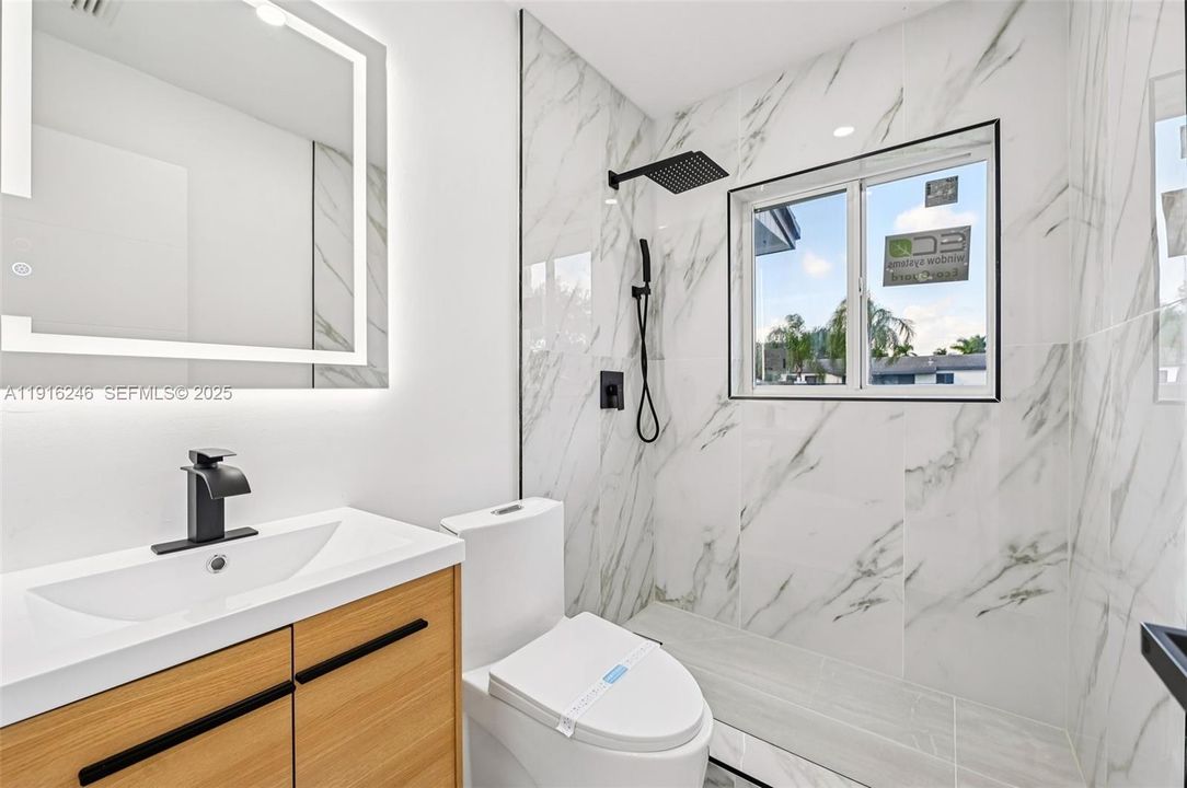 For Sale: $540,000 (3 beds, 2 baths, 1012 Square Feet)