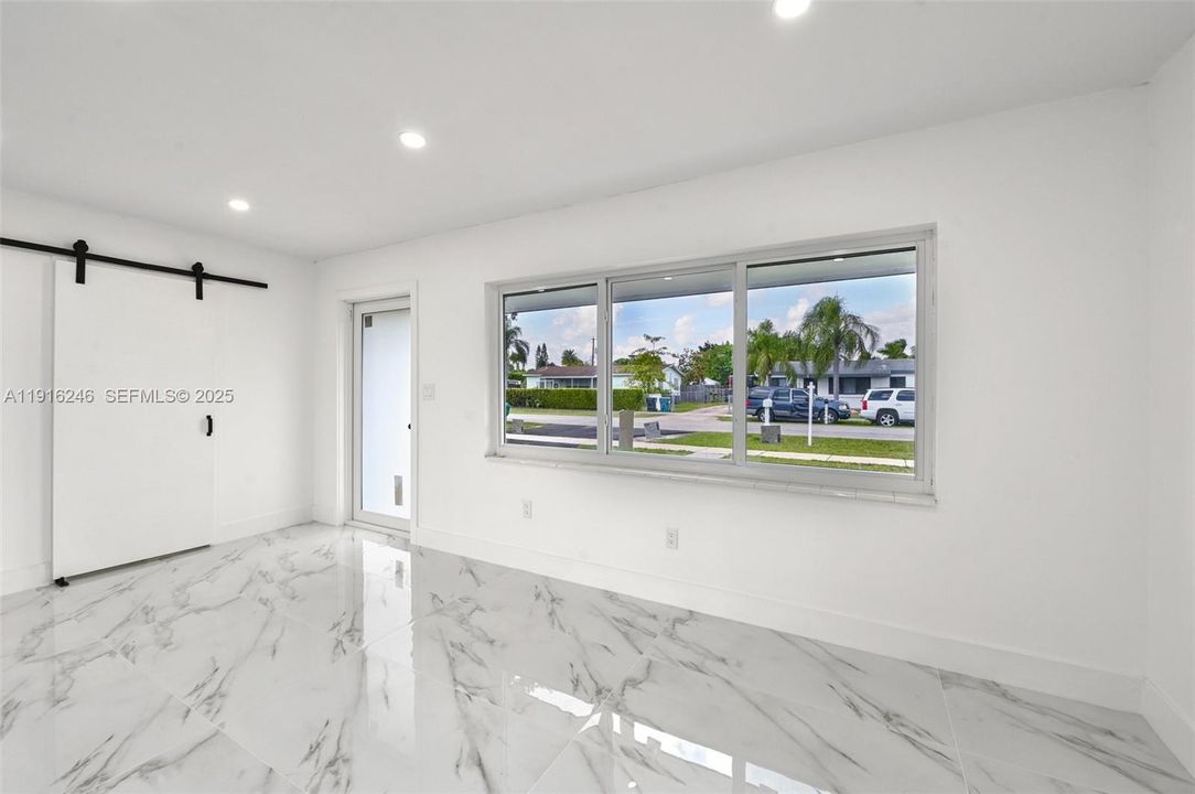 For Sale: $540,000 (3 beds, 2 baths, 1012 Square Feet)