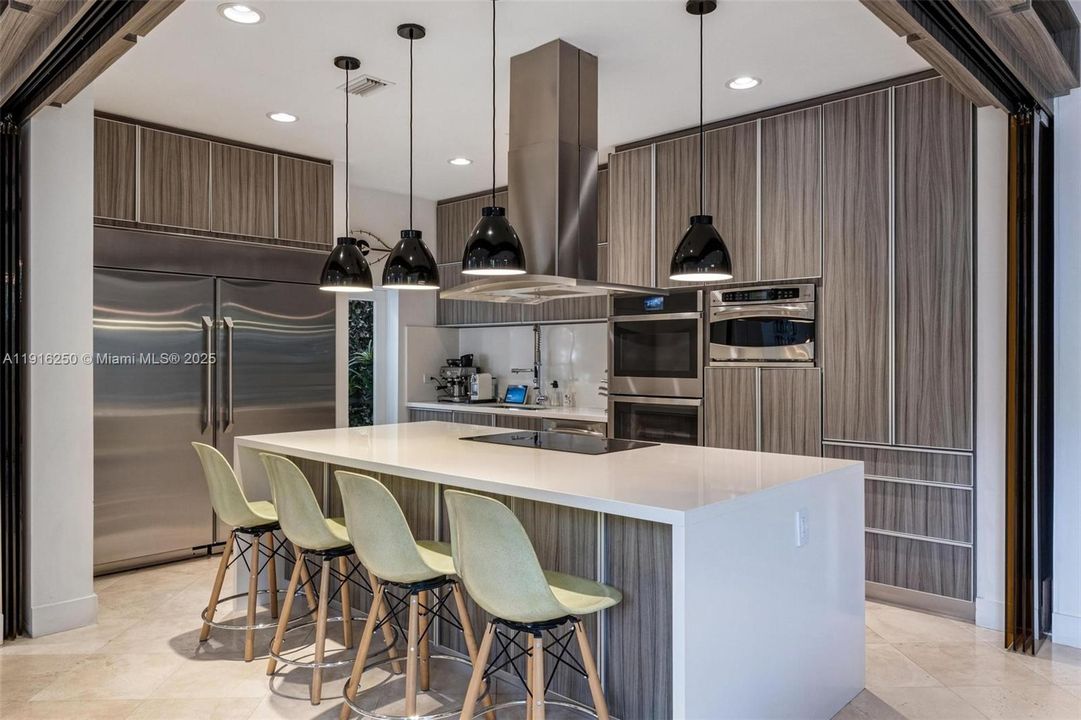 For Sale: $3,200,000 (6 beds, 5 baths, 3994 Square Feet)