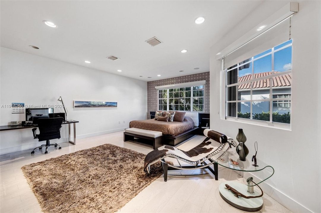 For Sale: $3,200,000 (6 beds, 5 baths, 3994 Square Feet)