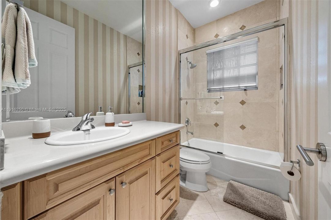 For Sale: $3,200,000 (6 beds, 5 baths, 3994 Square Feet)