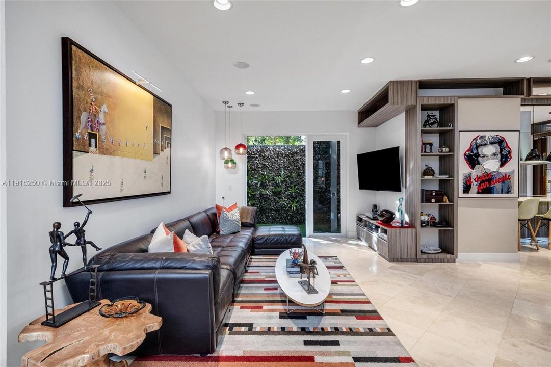 For Sale: $3,200,000 (6 beds, 5 baths, 3994 Square Feet)