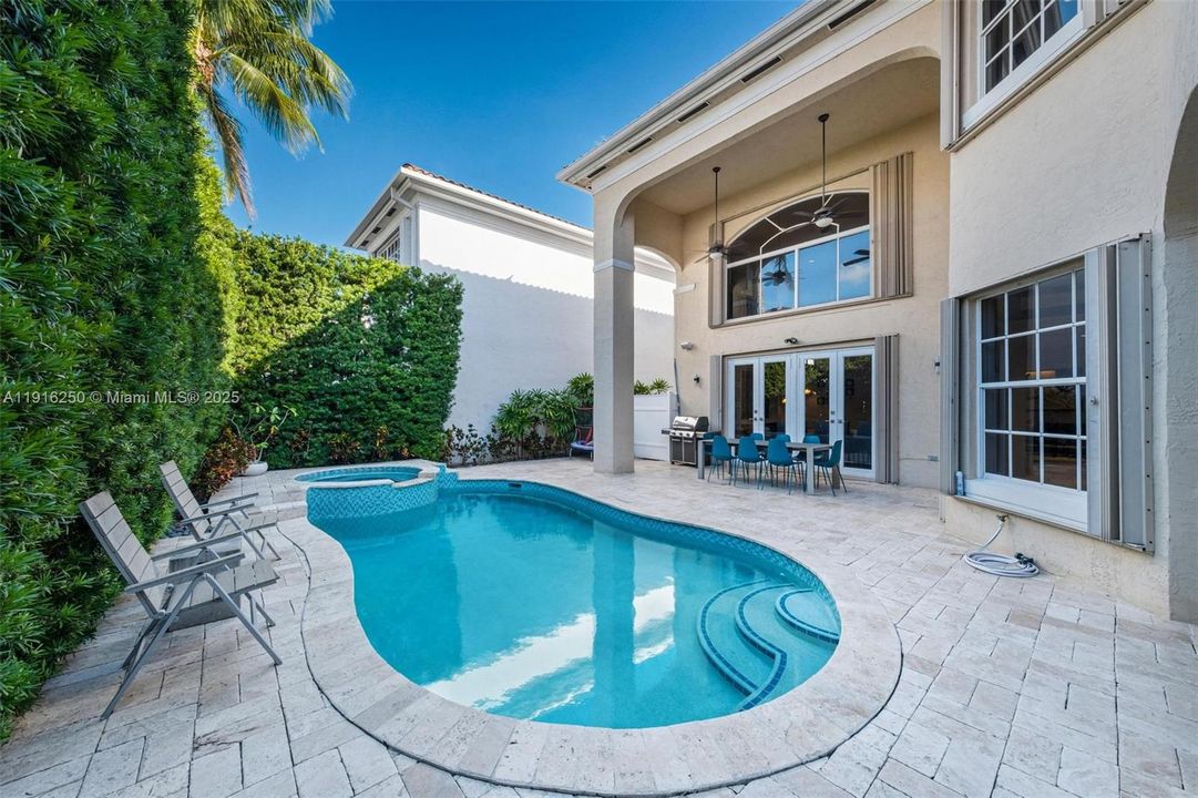 For Sale: $3,200,000 (6 beds, 5 baths, 3994 Square Feet)