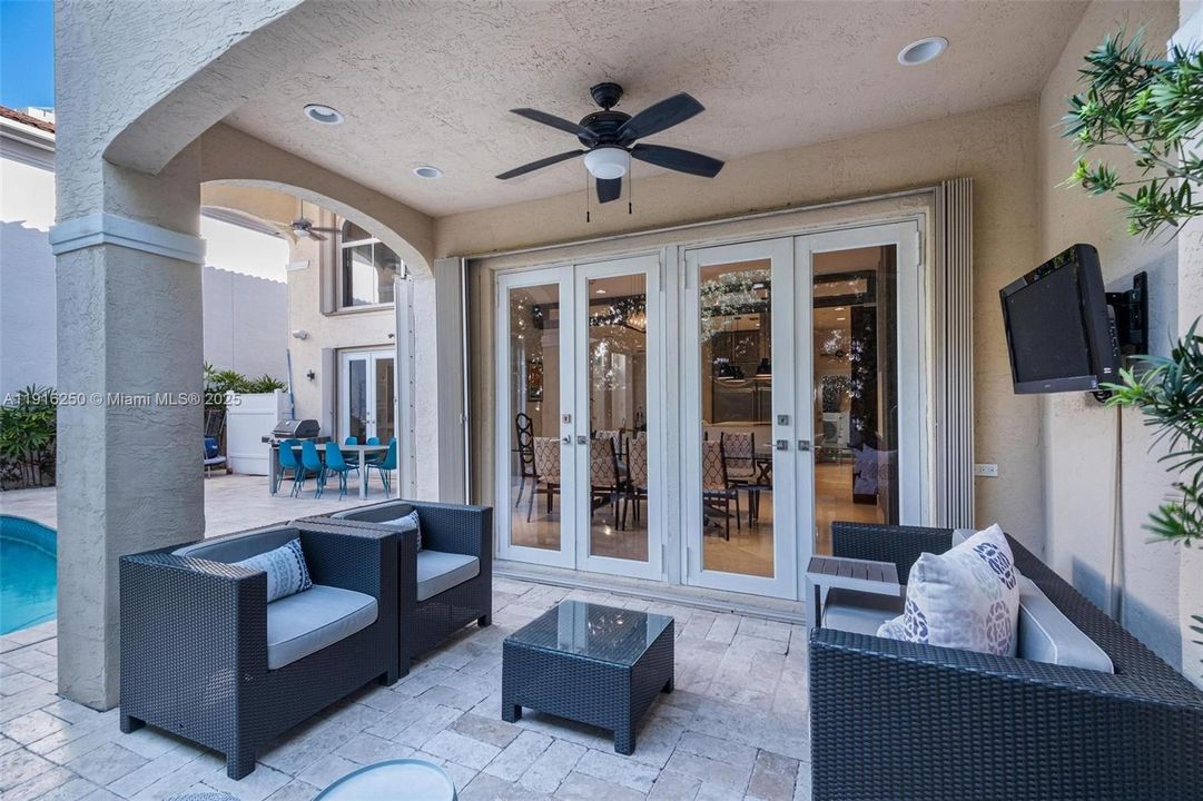 For Sale: $3,200,000 (6 beds, 5 baths, 3994 Square Feet)