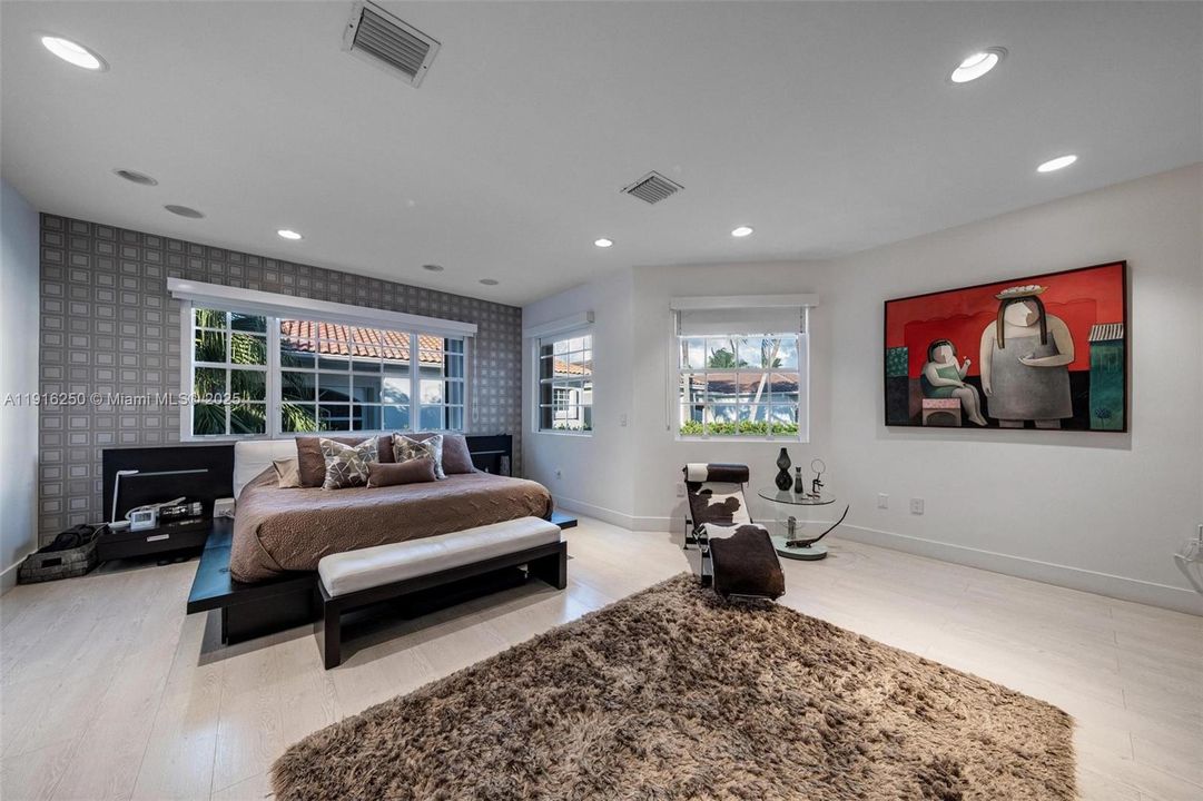 For Sale: $3,200,000 (6 beds, 5 baths, 3994 Square Feet)