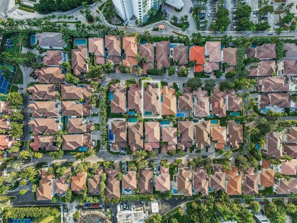 For Sale: $3,200,000 (6 beds, 5 baths, 3994 Square Feet)