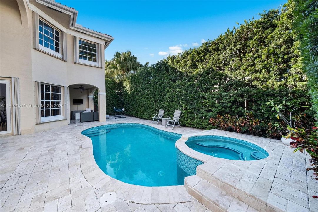 For Sale: $3,200,000 (6 beds, 5 baths, 3994 Square Feet)