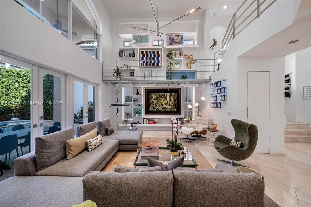 For Sale: $3,200,000 (6 beds, 5 baths, 3994 Square Feet)