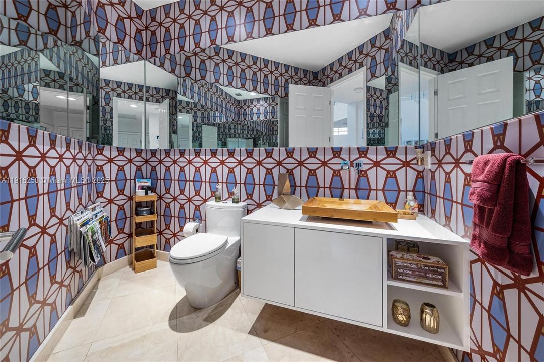 For Sale: $3,200,000 (6 beds, 5 baths, 3994 Square Feet)