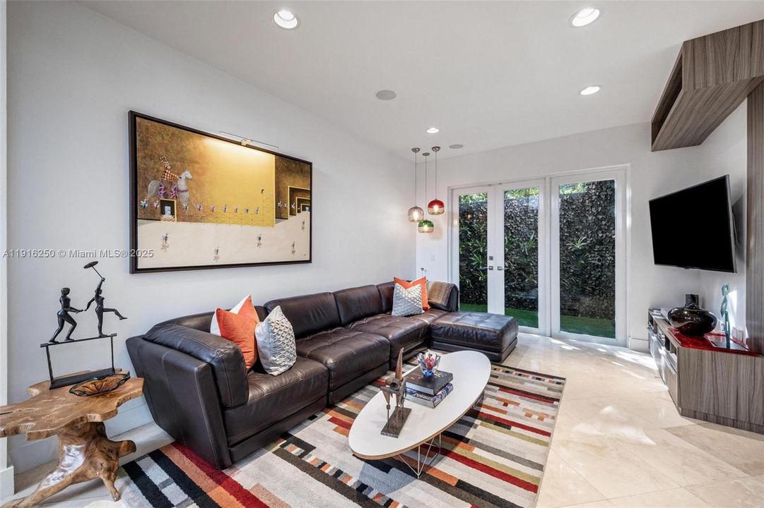 For Sale: $3,200,000 (6 beds, 5 baths, 3994 Square Feet)