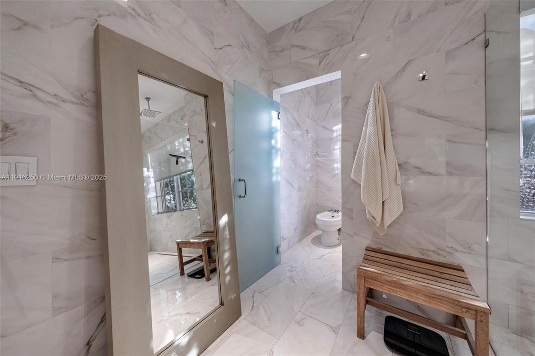 For Sale: $3,200,000 (6 beds, 5 baths, 3994 Square Feet)