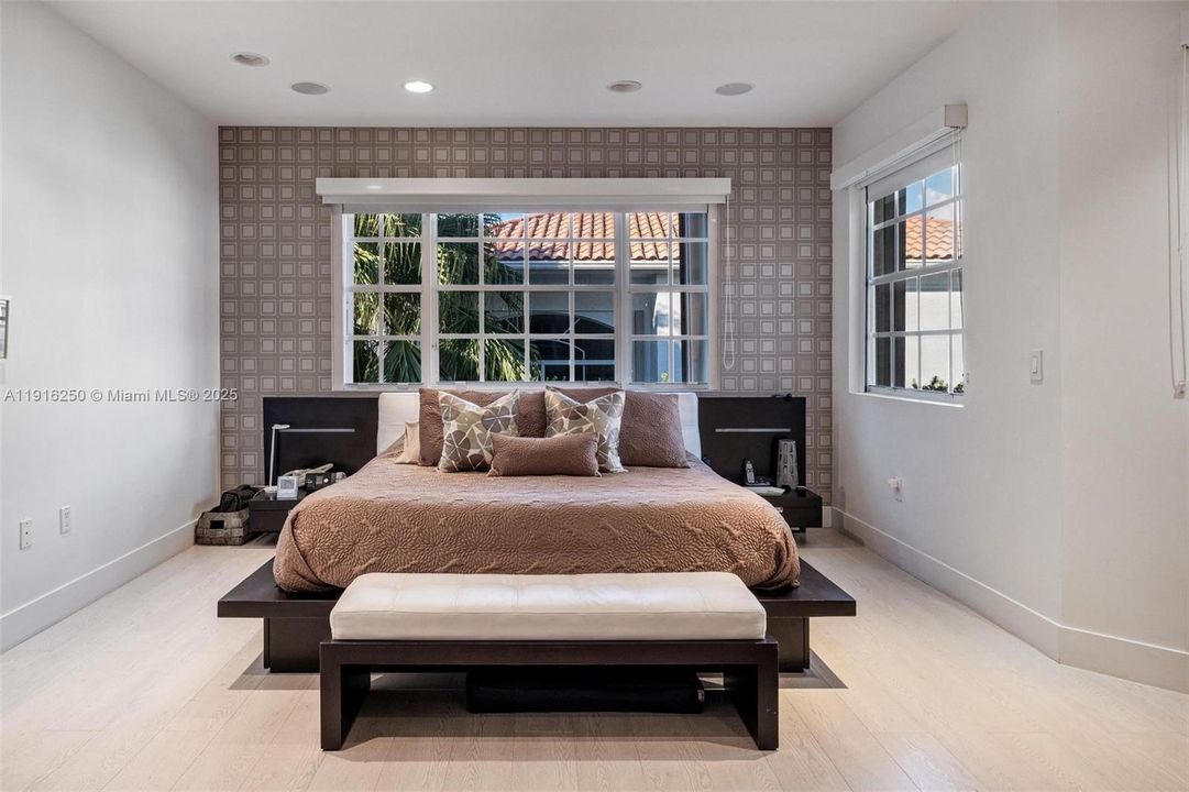 For Sale: $3,200,000 (6 beds, 5 baths, 3994 Square Feet)