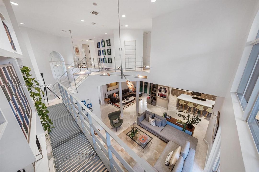 For Sale: $3,200,000 (6 beds, 5 baths, 3994 Square Feet)