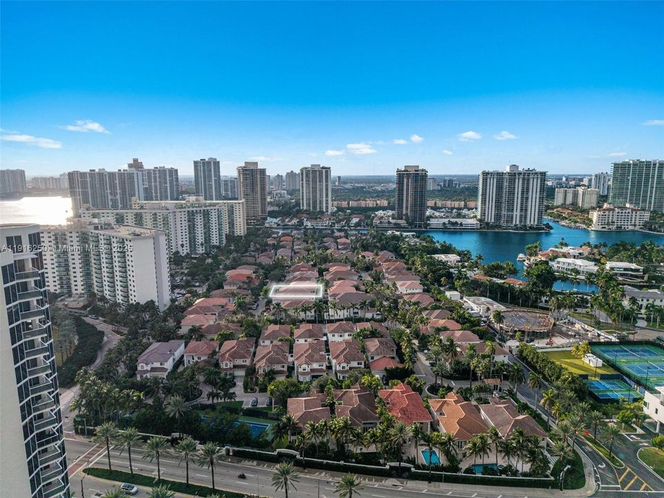 For Sale: $3,200,000 (6 beds, 5 baths, 3994 Square Feet)