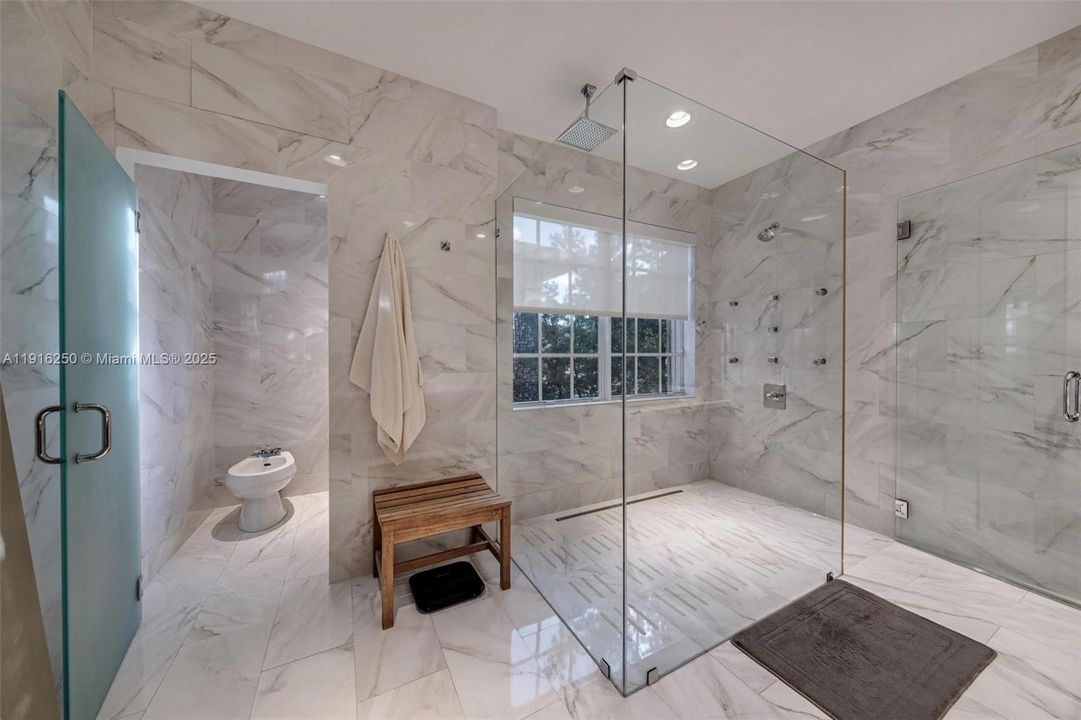 For Sale: $3,200,000 (6 beds, 5 baths, 3994 Square Feet)