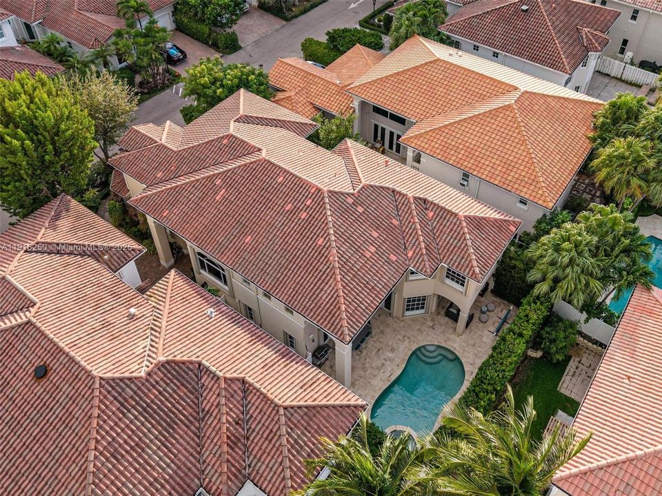 For Sale: $3,200,000 (6 beds, 5 baths, 3994 Square Feet)