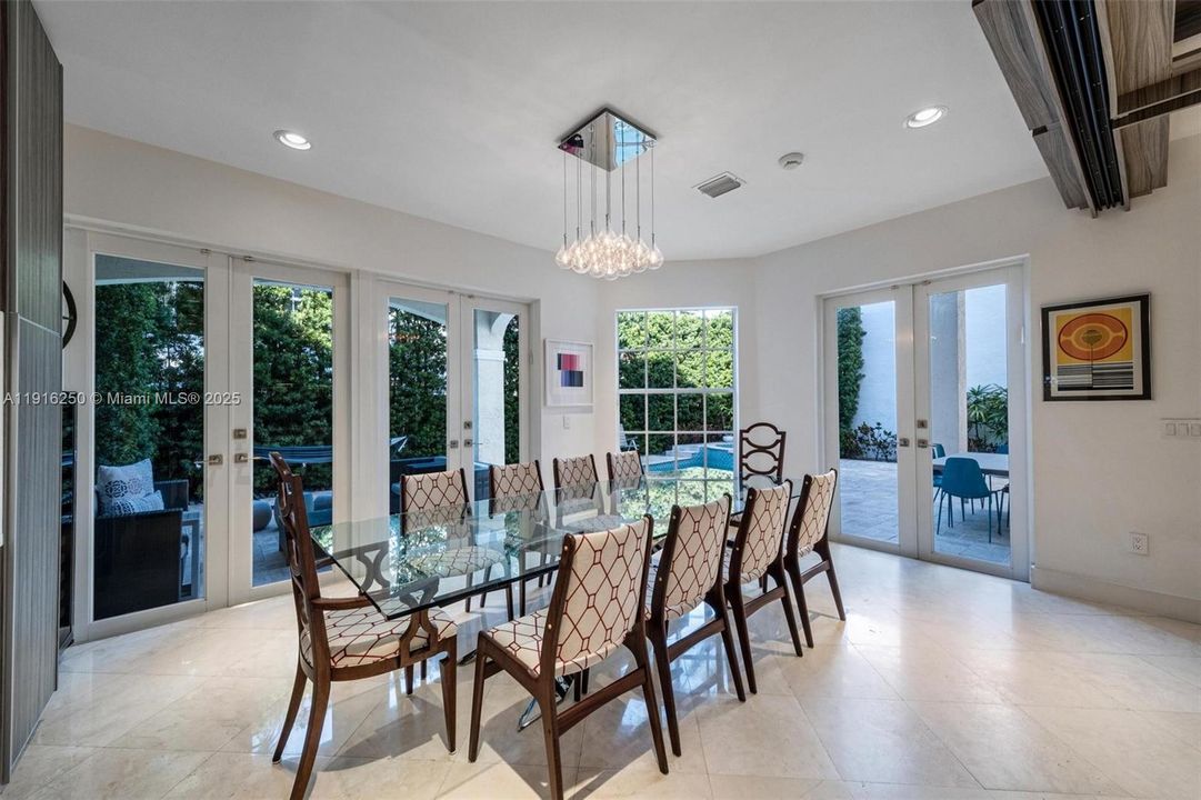 For Sale: $3,200,000 (6 beds, 5 baths, 3994 Square Feet)