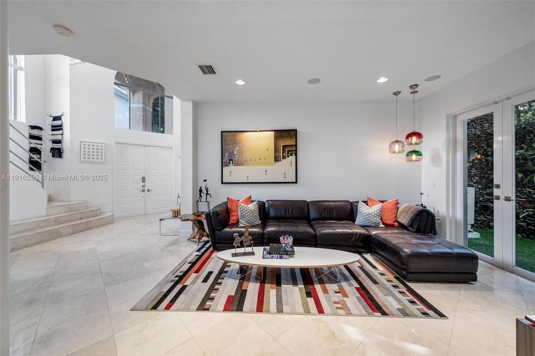 For Sale: $3,200,000 (6 beds, 5 baths, 3994 Square Feet)